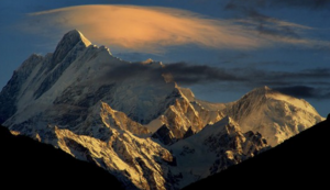 纷争激烈，足球顶尖球队的较量